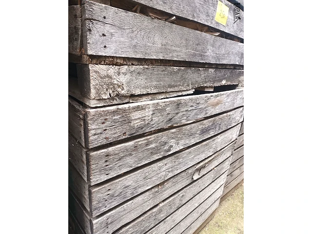 Lot 250 - houten kist met houtrestanten. 6 stuks - afbeelding 2 van  3