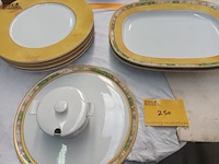 Lot 250 - limoges serviesdelen. 8 stuks - afbeelding 6 van  6