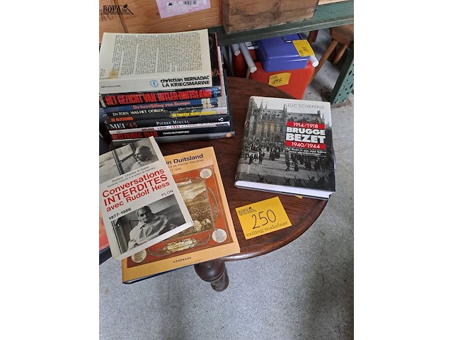 Lot 250 - lot boeken woi, woii, hitler - afbeelding 1 van  2