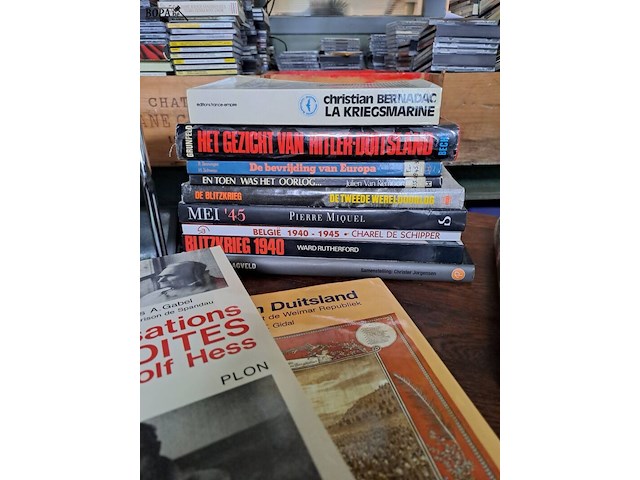 Lot 250 - lot boeken woi, woii, hitler - afbeelding 2 van  2