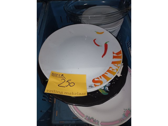 Lot 250 - lot diverse borden - afbeelding 1 van  6