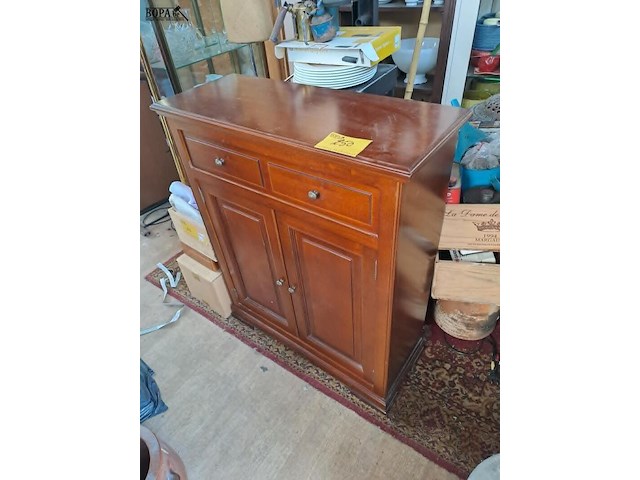 Lot 250 - meubel kast in kerselaar klassieke stijl met 2 lades en 2 de - afbeelding 1 van  2