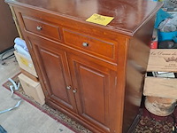 Lot 250 - meubel kast in kerselaar klassieke stijl met 2 lades en 2 de - afbeelding 1 van  2