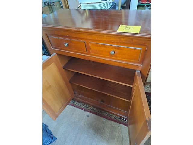 Lot 250 - meubel kast in kerselaar klassieke stijl met 2 lades en 2 de - afbeelding 2 van  2