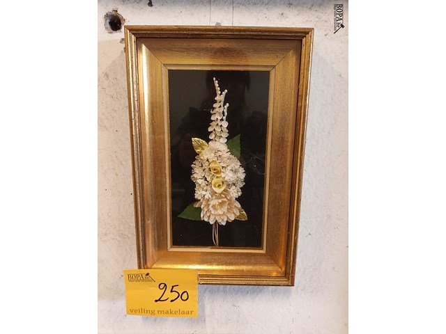 Lot 250 - schilderij in kader. gesigneerd - afbeelding 1 van  3