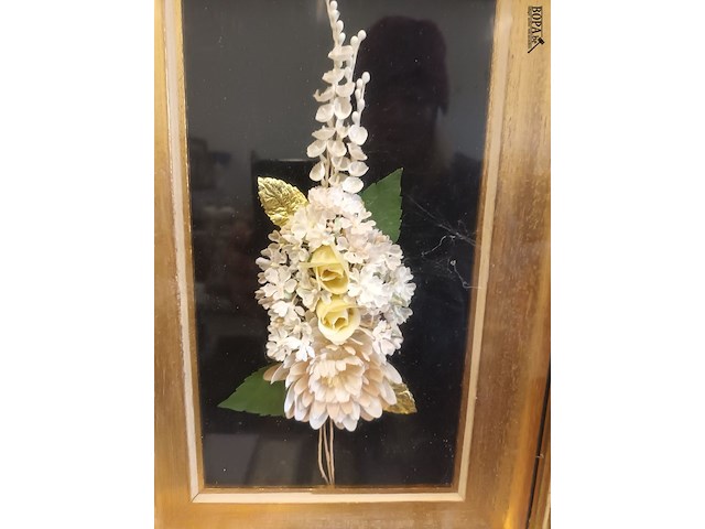 Lot 250 - schilderij in kader. gesigneerd - afbeelding 3 van  3