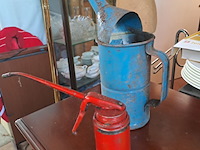 Lot 251 - antieke barthel benzinebrander jaren 30 en antieke oliekanne - afbeelding 2 van  4