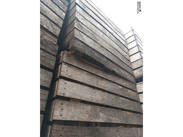 Lot 251 - houten kist met houtrestanten. 6 stuks - afbeelding 1 van  4