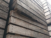 Lot 251 - houten kist met houtrestanten. 6 stuks