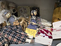 Lot 251 - lot diverse antieke en porseleinen poppen - afbeelding 1 van  7