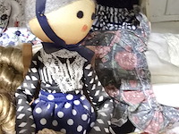 Lot 251 - lot diverse antieke en porseleinen poppen - afbeelding 5 van  7