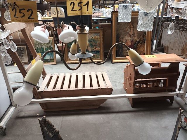 Lot 251 - retro luster - afbeelding 1 van  2