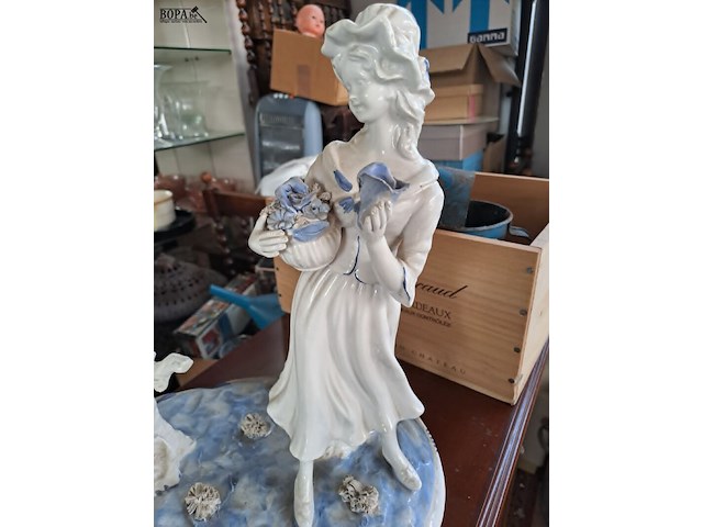 Lot 252 - antiek delft schouwstuk - verliefd koppel met bloemen - blau - afbeelding 2 van  4