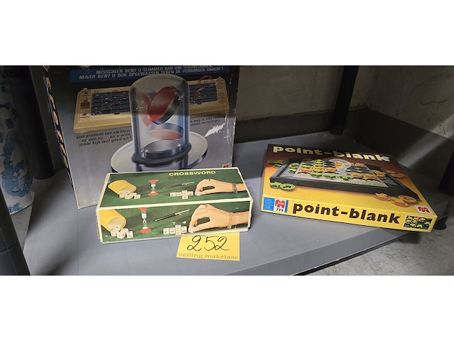 Lot 252 - gezelschapsspelen 3 stuks - afbeelding 1 van  4