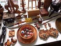 Lot 252 - houten decoratie. 42 stuks - afbeelding 1 van  7