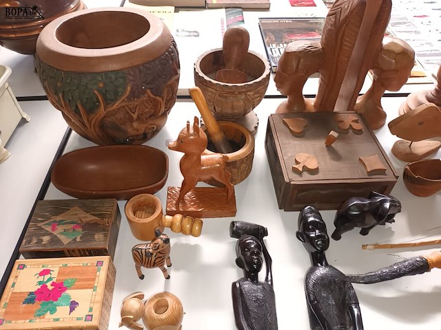 Lot 252 - houten decoratie. 42 stuks - afbeelding 3 van  7