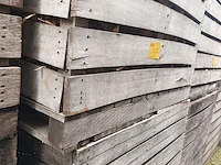 Lot 252 - houten kist met houtrestanten. 6 stuks