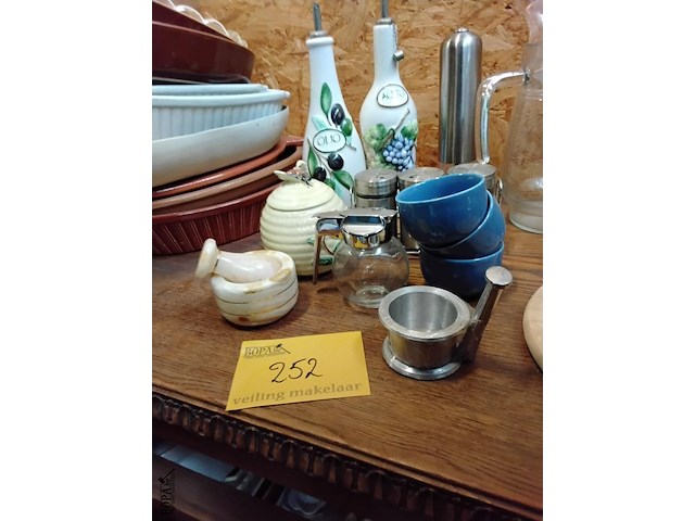 Lot 252 - lot keukenhulpjes allerlei 1 stuks - afbeelding 1 van  1