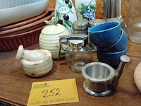 Lot 252 - lot keukenhulpjes allerlei 1 stuks - afbeelding 1 van  1