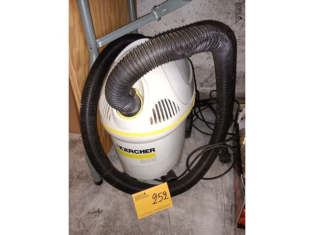 Lot 252 - stofzuiger kärcher 2111 - afbeelding 1 van  4