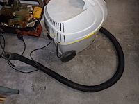 Lot 252 - stofzuiger kärcher 2111 - afbeelding 3 van  4