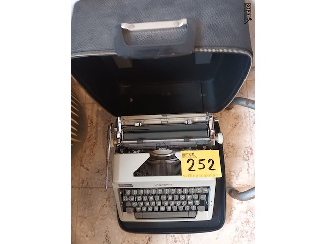 Lot 252 - typemachine olympia - afbeelding 3 van  3