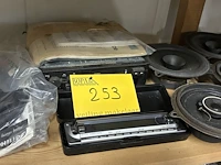 Lot 253 - autoradio blaupunkt met toebehoren