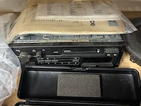 Lot 253 - autoradio blaupunkt met toebehoren - afbeelding 3 van  4