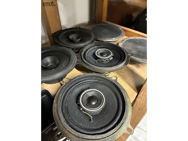 Lot 253 - autoradio blaupunkt met toebehoren - afbeelding 4 van  4