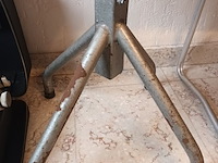 Lot 253 - industriële stoel - afbeelding 4 van  5