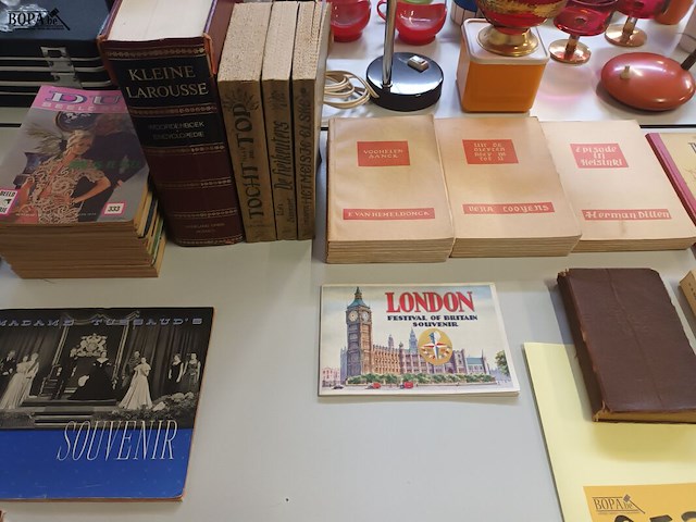 Lot 253 - oude boeken en tijdschriften. 45 stuks - afbeelding 4 van  7