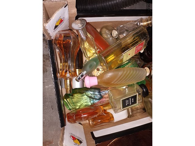 Lot 253 - parfum flessen, aangebroken. 25 stuks - afbeelding 2 van  3