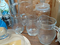 Lot 253 - serveerkannen in glas 4 stuks + kaasstolp en snoeppot glas - afbeelding 2 van  3