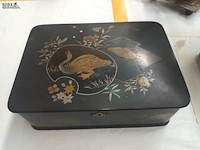 Lot 254 - antiek kistje - afbeelding 2 van  3