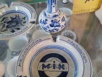 Lot 254 - delfts blauw asbakken, mini klompjes, wijnstop met molen, mi - afbeelding 3 van  5