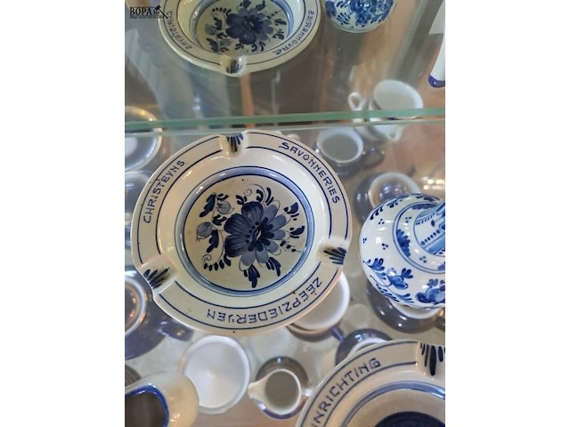 Lot 254 - delfts blauw asbakken, mini klompjes, wijnstop met molen, mi - afbeelding 4 van  5