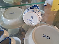 Lot 254 - delfts blauw asbakken, mini klompjes, wijnstop met molen, mi - afbeelding 5 van  5