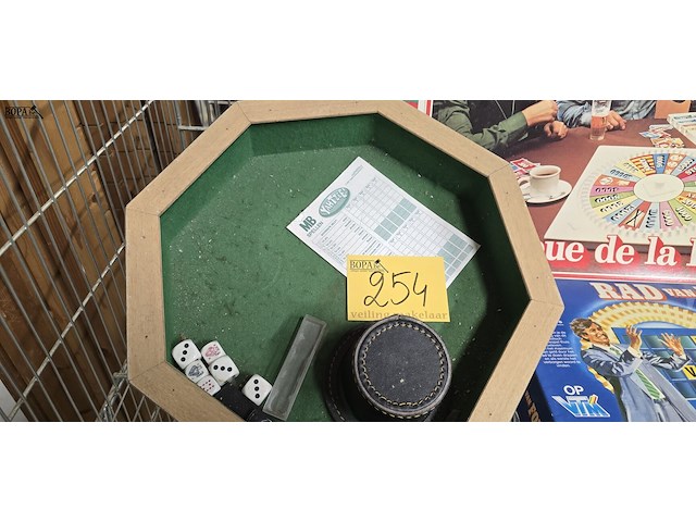 Lot 254 - gezelschapsspelen 3 stuks - afbeelding 2 van  4