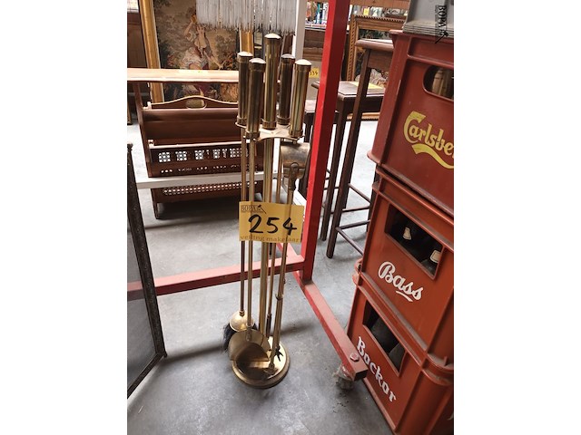 Lot 254 - haardstel in koper - afbeelding 1 van  3