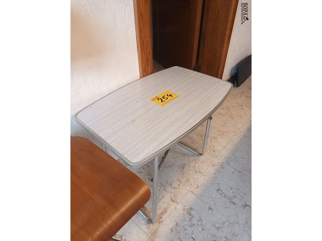 Lot 254 - kampeertafeltje - afbeelding 3 van  4