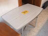Lot 254 - kampeertafeltje - afbeelding 3 van  4