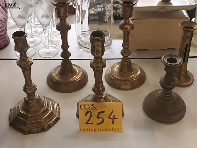 Lot 254 - kandelaars in koper. 6 stuks - afbeelding 1 van  3