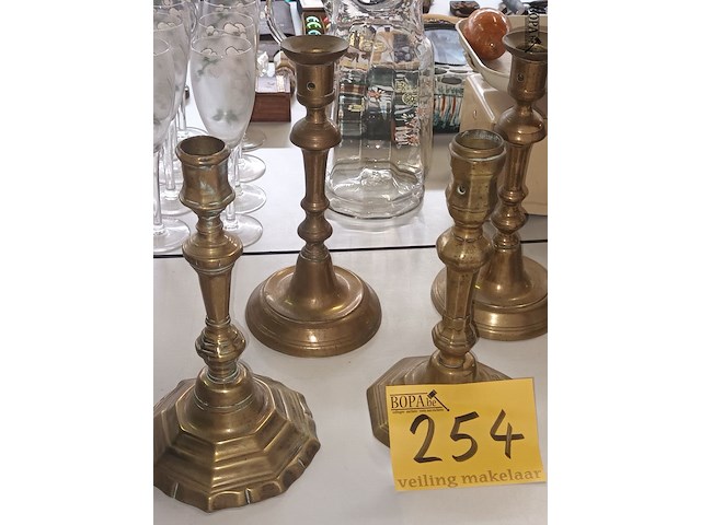 Lot 254 - kandelaars in koper. 6 stuks - afbeelding 2 van  3