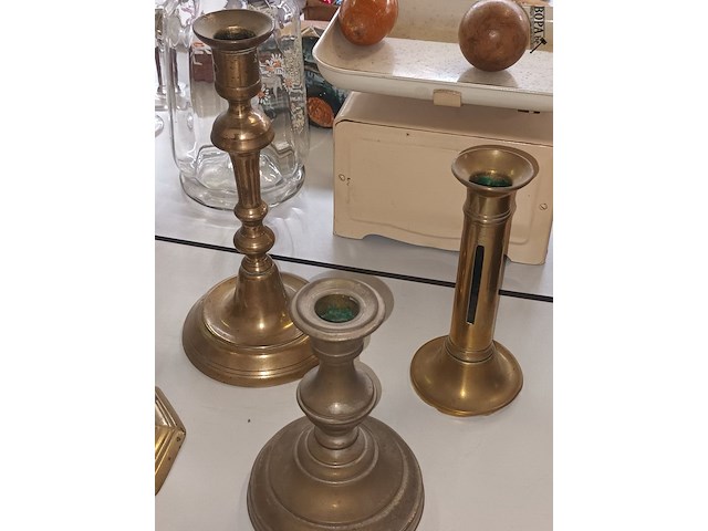 Lot 254 - kandelaars in koper. 6 stuks - afbeelding 3 van  3