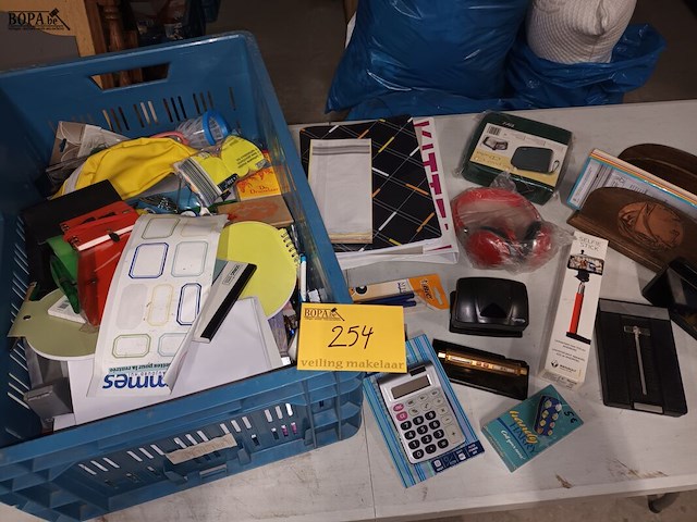 Lot 254 - lot kantoormateriaal - afbeelding 1 van  5