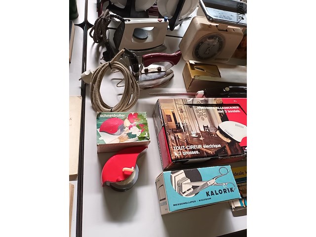 Lot 254 - retro keukenmateriaal en huisraad. 16 stuks - afbeelding 2 van  7