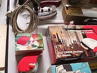Lot 254 - retro keukenmateriaal en huisraad. 16 stuks - afbeelding 2 van  7