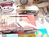 Lot 254 - retro keukenmateriaal en huisraad. 16 stuks - afbeelding 3 van  7
