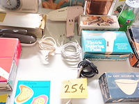 Lot 254 - retro keukenmateriaal en huisraad. 16 stuks - afbeelding 4 van  7