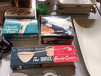 Lot 254 - retro keukenmateriaal en huisraad. 16 stuks - afbeelding 5 van  7